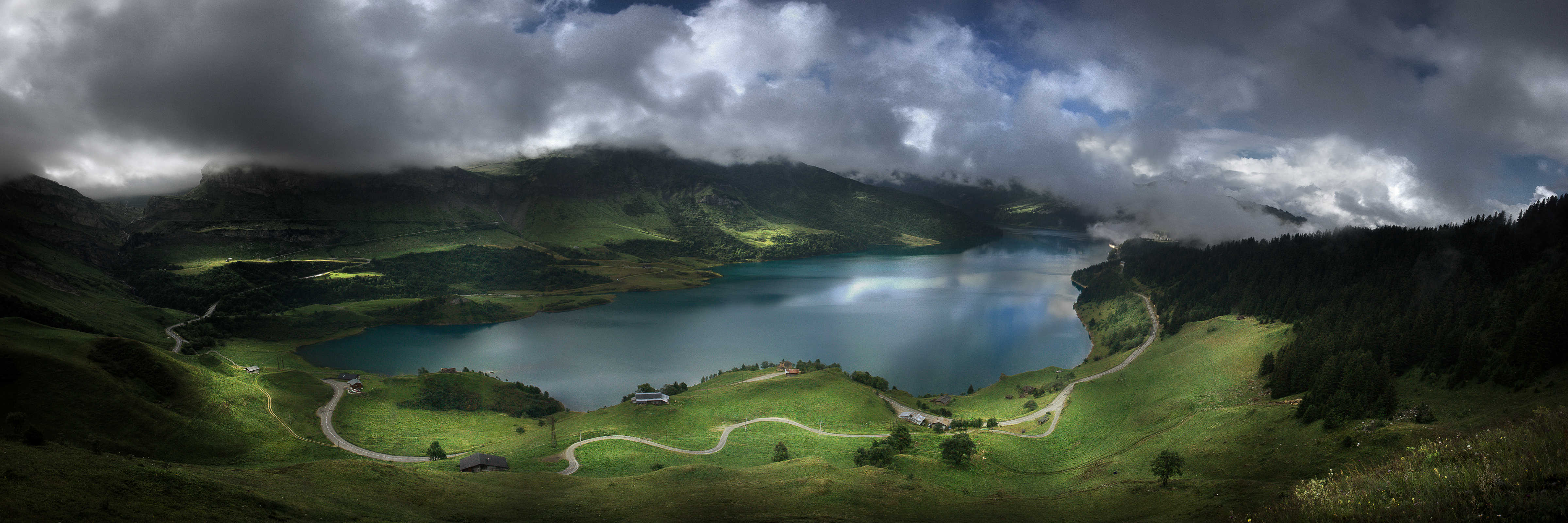 Le Lac de Roselend en Été